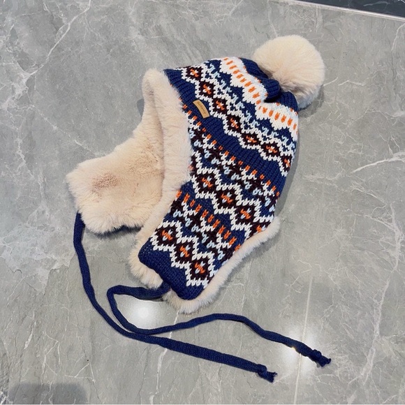 Burberry Women's knitted hats - Picture 1 of 3